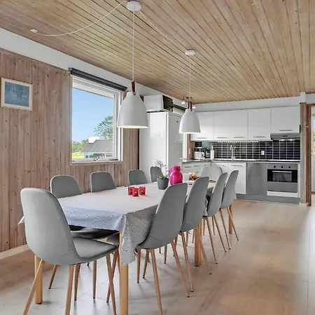 Awesome Home In Glesborg With Wifi